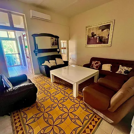Гостевой дом In Typical Maltese Townhouse Слима